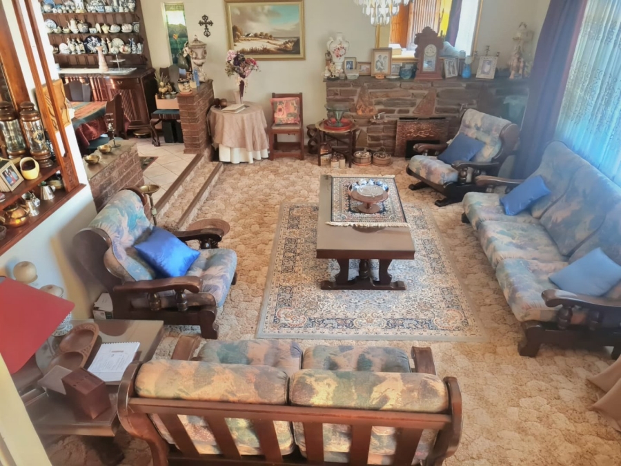 6 Bedroom Property for Sale in Generaal De Wet Free State